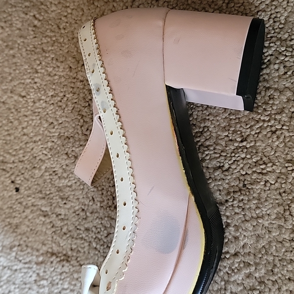 Pink & white strap shoes - Picture 8 of 11